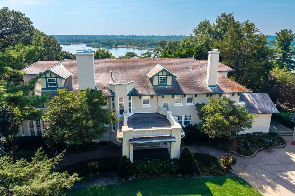 2740 Nichols Lane, Davenport