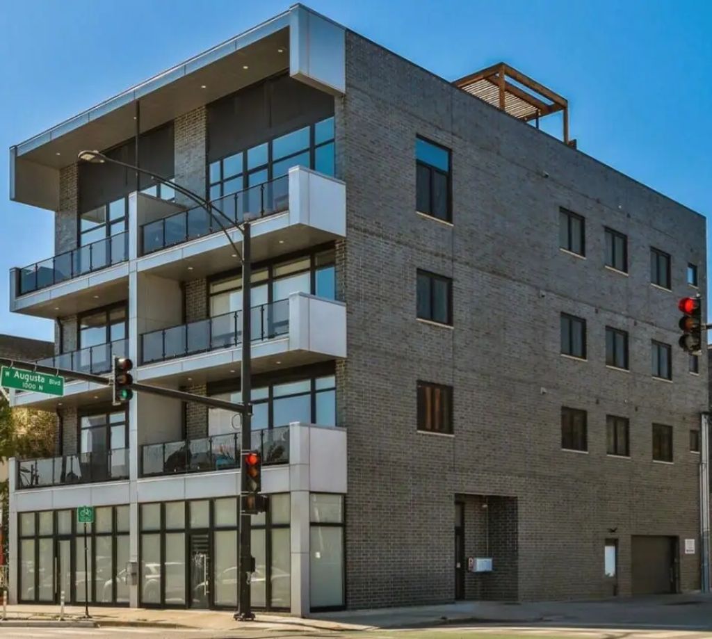 1203 W Augusta Boulevard 2s, Chicago