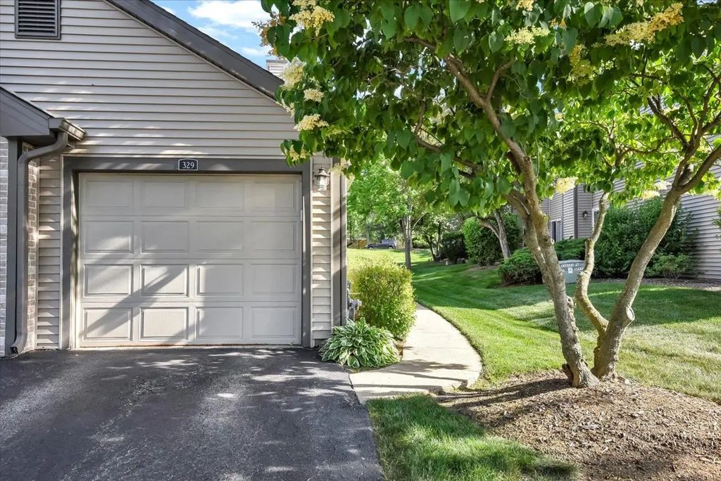 329 Grissom Court 329, Hoffman Estates