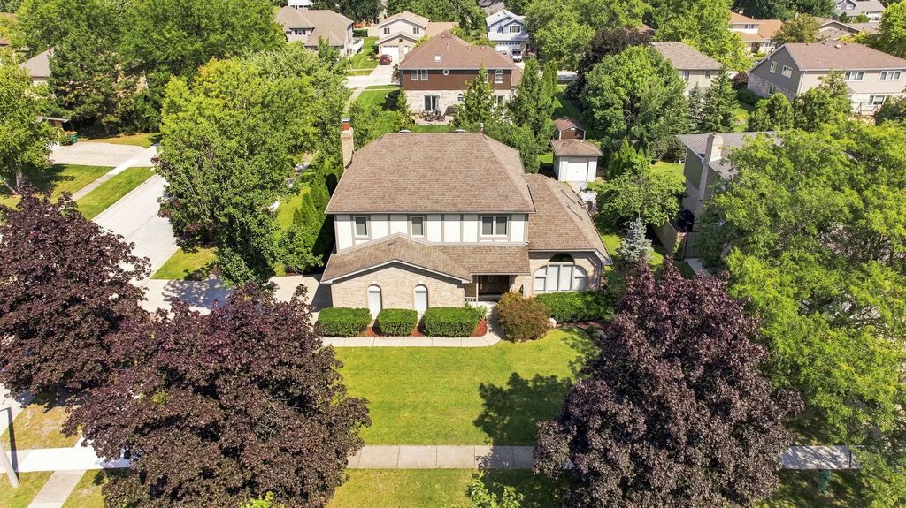 15 Meagan Lane, Lemont