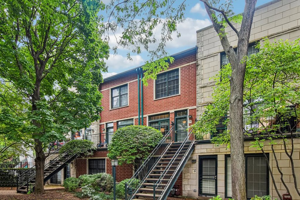 1813 S Clark Street 21, Chicago