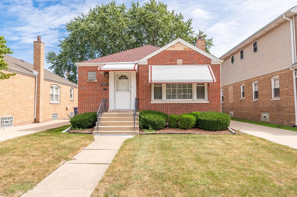 10221 S Trumbull Avenue, Evergreen Park
