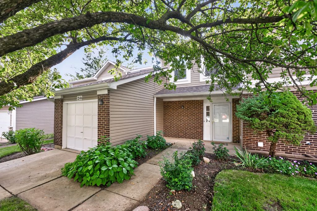 244 Coventry Court 244, Bloomingdale