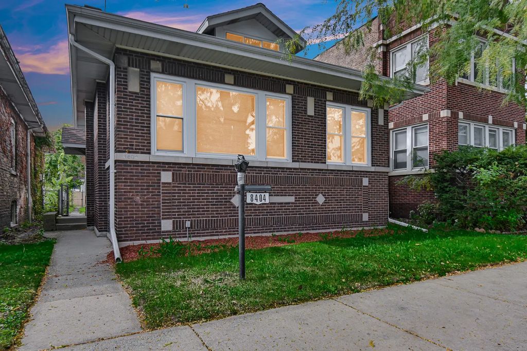 8404 S Oglesby Avenue, Chicago