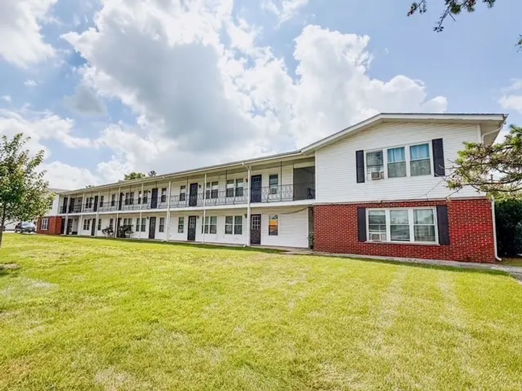 575 Berry Avenue 2e, Grayslake