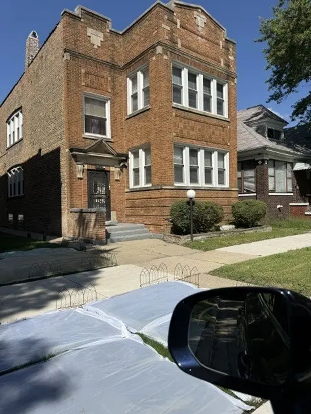 7518 S Eberhart Avenue, Chicago