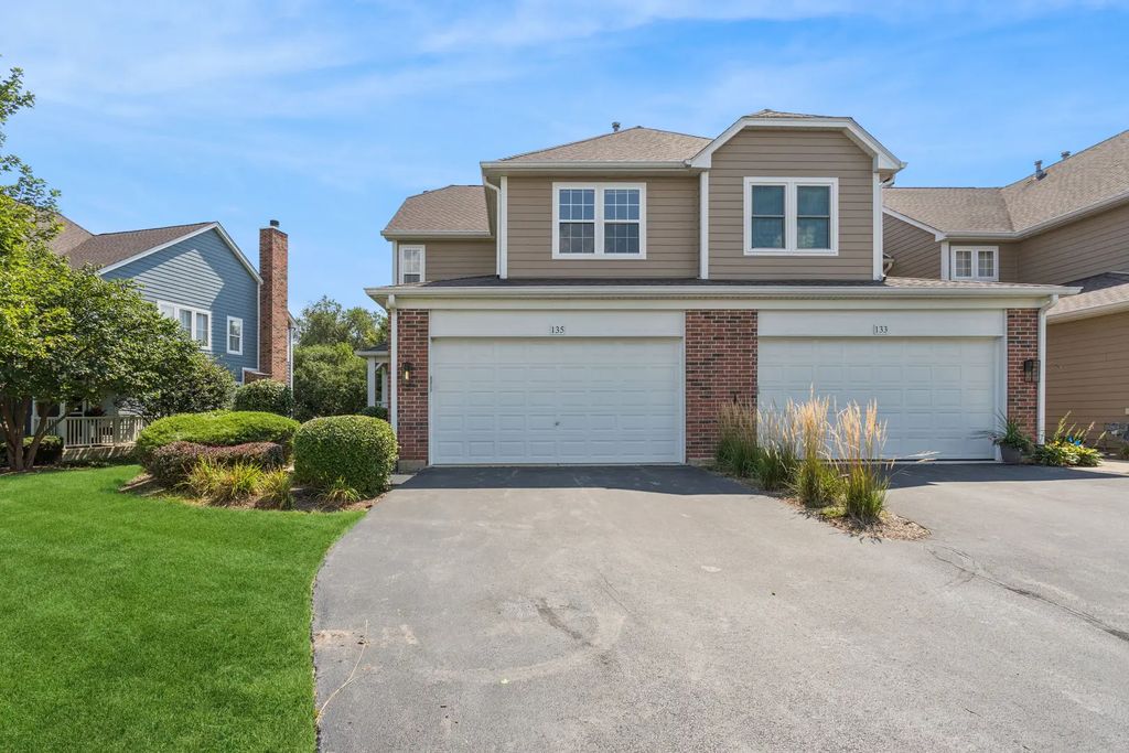 135 Tanglewood Drive, Glen Ellyn
