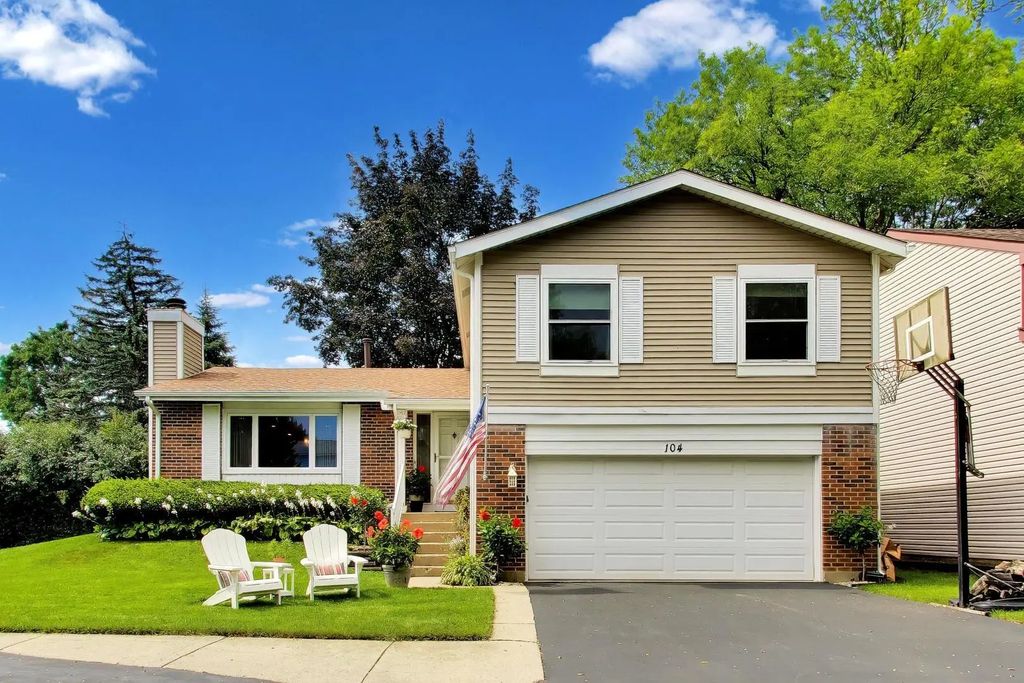 104 Lilac Court, Rolling Meadows
