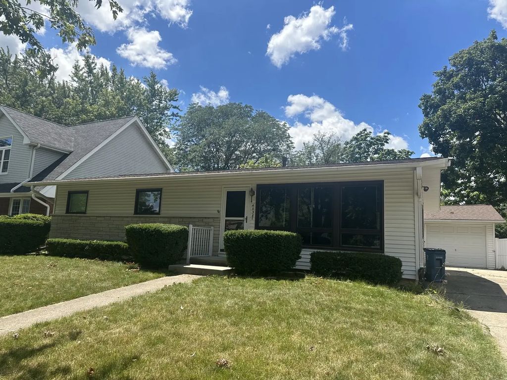 4038 Forest Avenue, Downers Grove