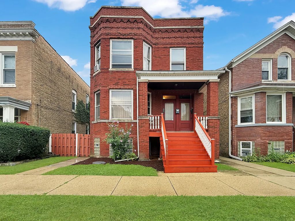 5051 W Berenice Avenue, Chicago