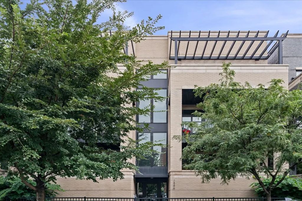 1346 W Walton Street 3w, Chicago