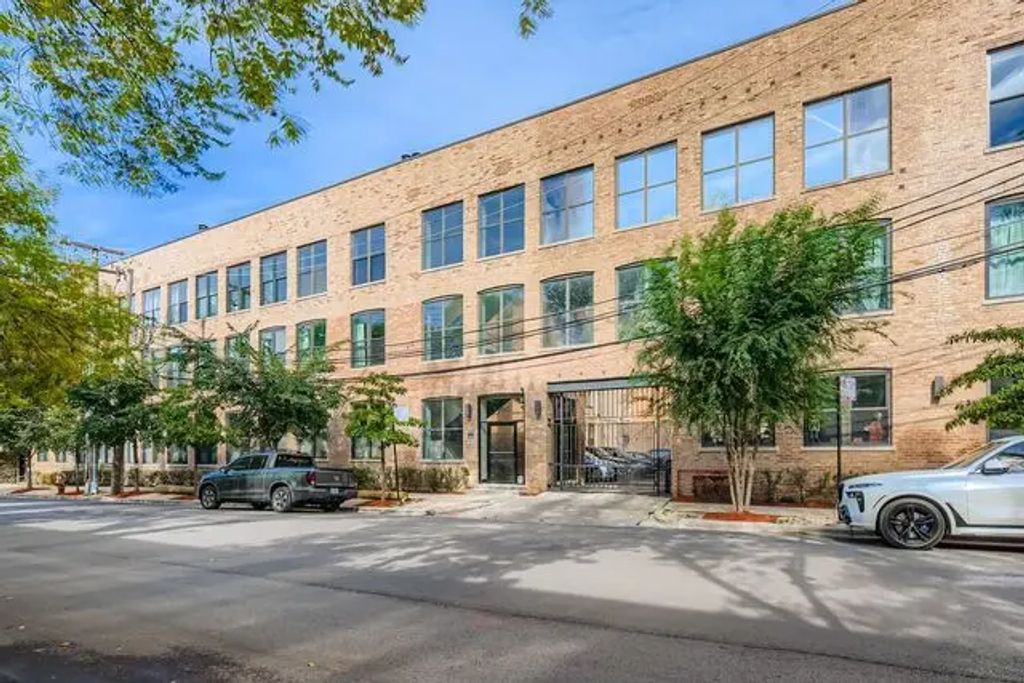 1760 W Wrightwood Avenue 305, Chicago, 60614