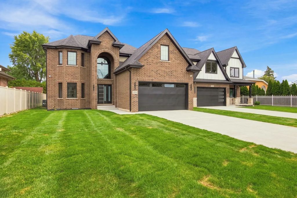 9235 Crescent Court, Oak Lawn