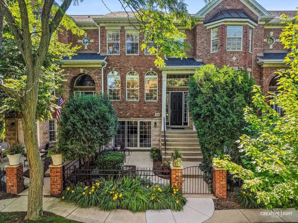 926 Shandrew Drive 926, Naperville