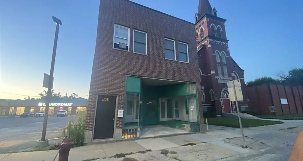 7936 Ogden Avenue 1r, Lyons