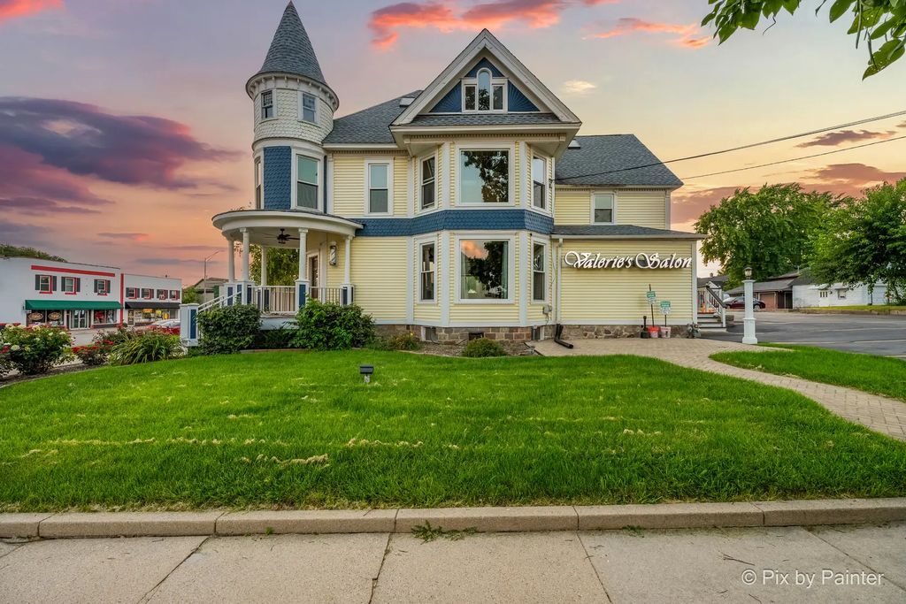 3402 W Elm Street, McHenry
