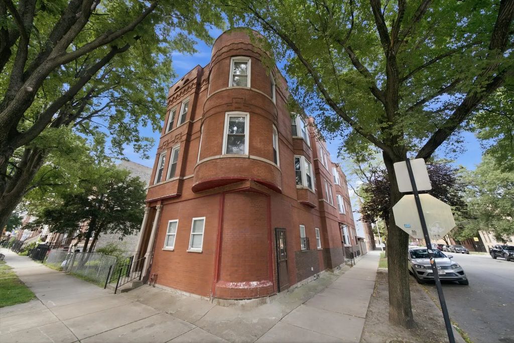2500 W Walton Street, Chicago