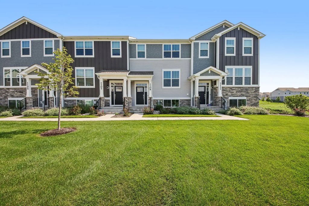 1109 Atterberg Road 4102, South Elgin