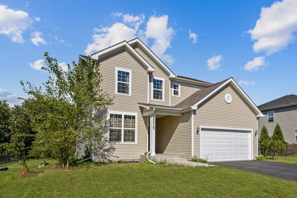 2215 Walnut Glen Boulevard, Island Lake
