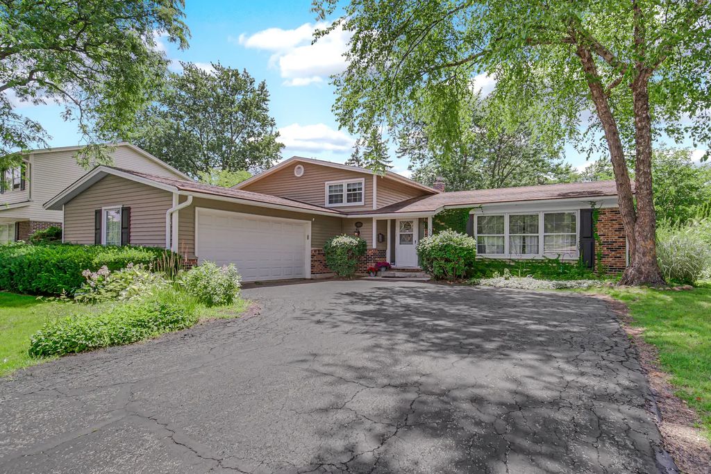 3010 N Kennicott Avenue, Arlington Heights