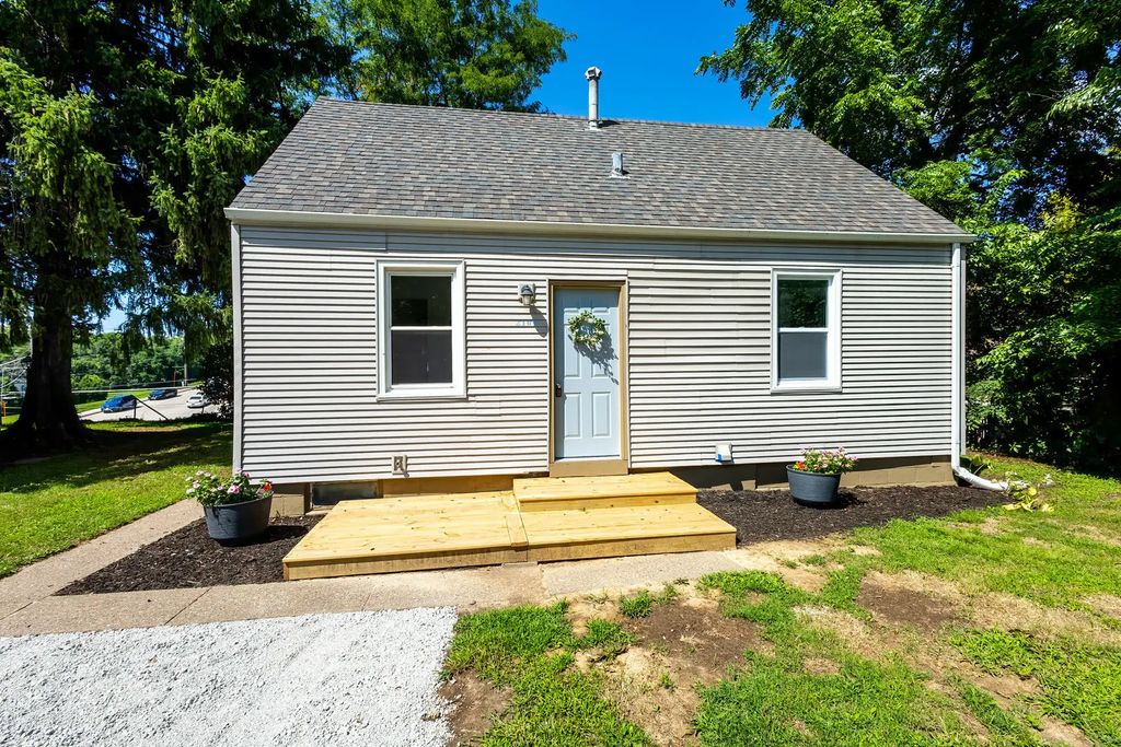 2109 E Locust Street, Davenport