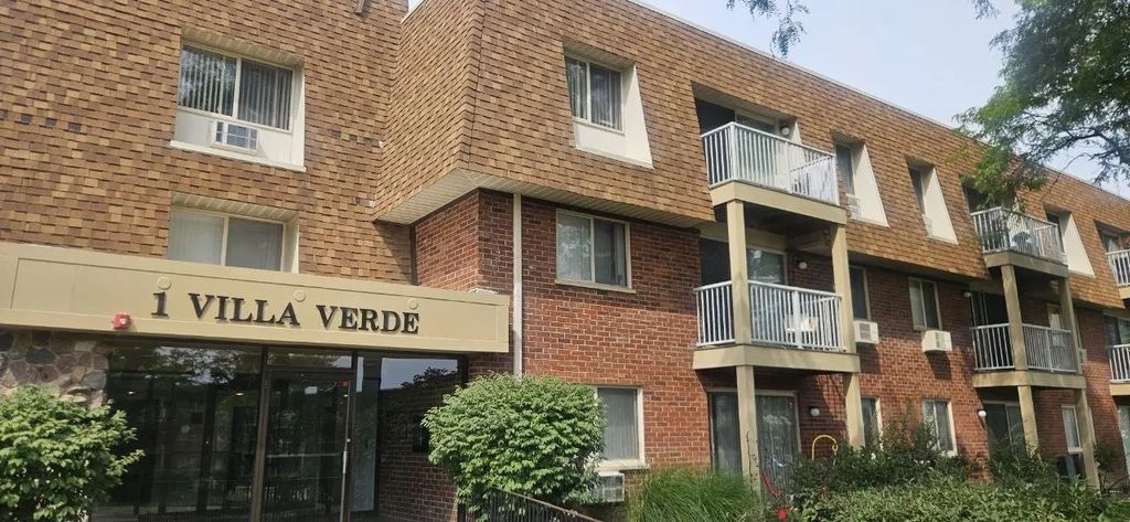 1 Villa Verde Drive 210, Buffalo Grove