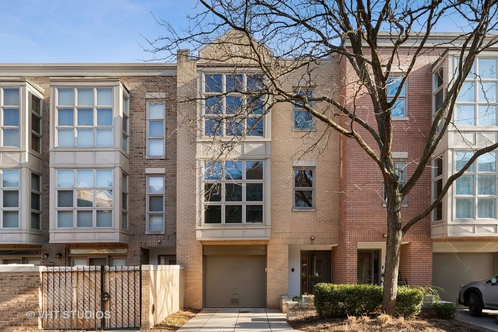 2331 N Wayne Avenue, Chicago, 60614