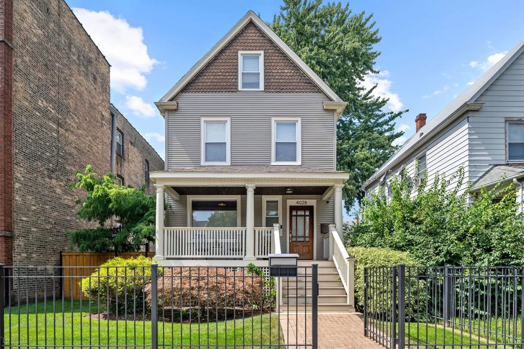 4028 N Central Park Avenue, Chicago, 60618