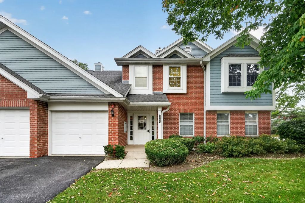 1402 W Hawkes Street 3, Arlington Heights