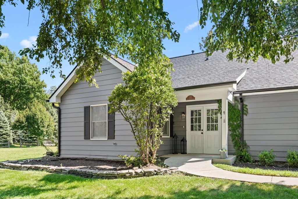 1195 Longmeadow Road, Northbrook