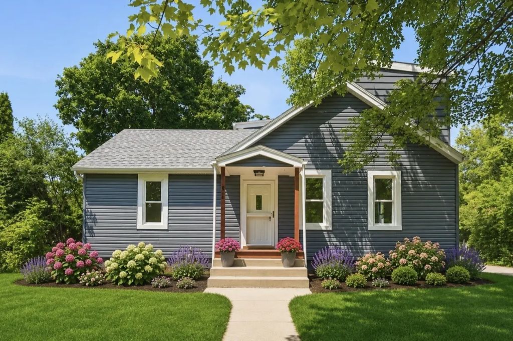 818 Bach Street, Northbrook