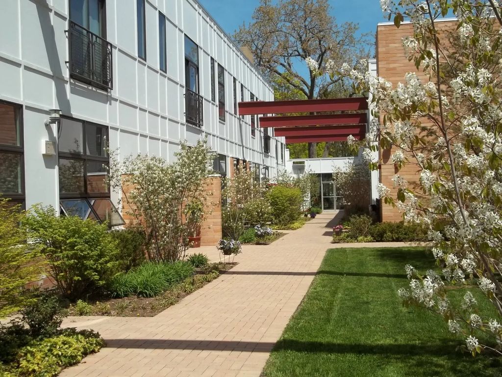 2100 Greenwood Street 107, Evanston
