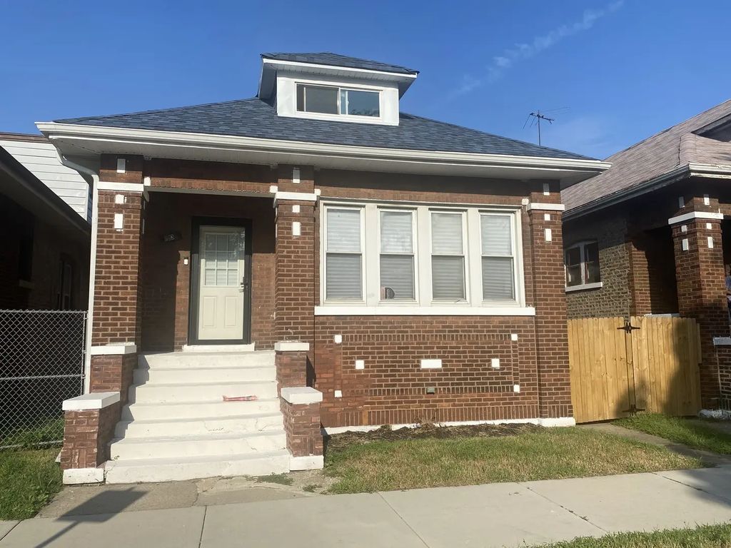 7832 S Vernon Avenue, Chicago