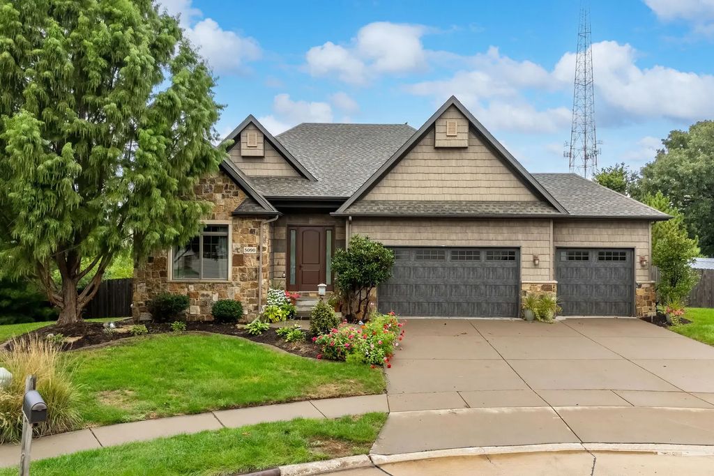 5090 Brittany Court, Bettendorf