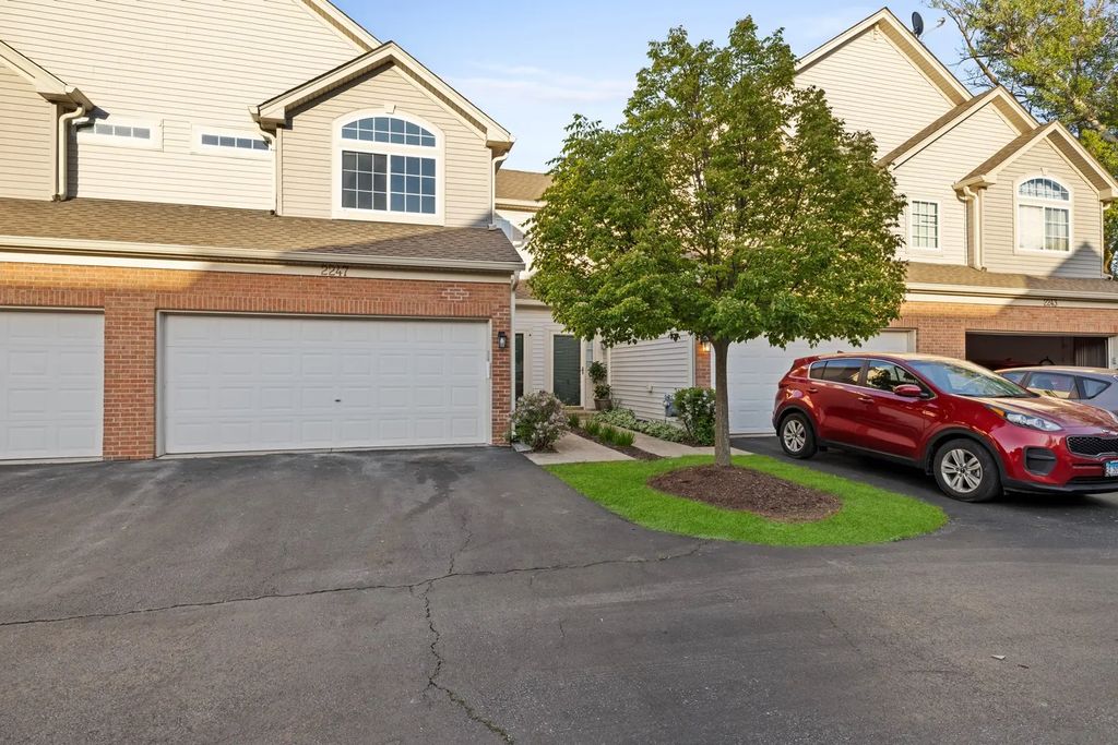 2247 Stoughton Drive, Aurora