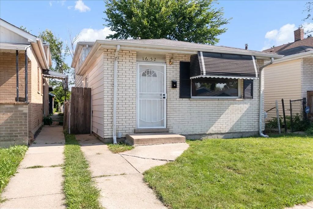 1652 W Montvale Avenue, Chicago, 60643