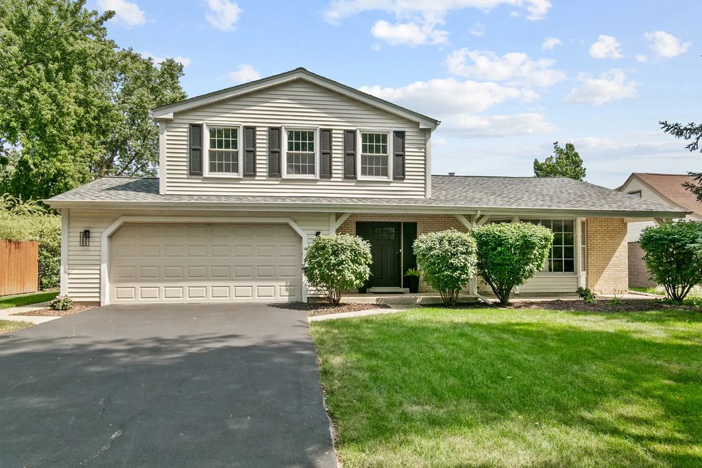 1554 Chickasaw Drive, Naperville