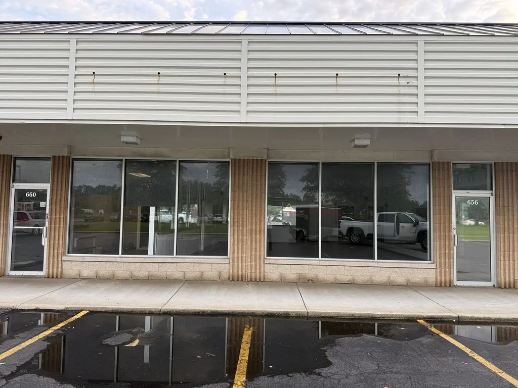 660 W Lake Street, Roselle