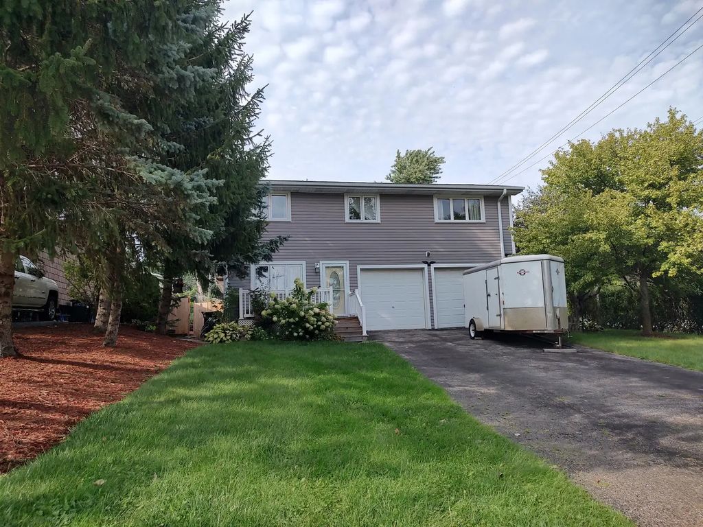 834 Shawnee Trail, Lake In The Hills
