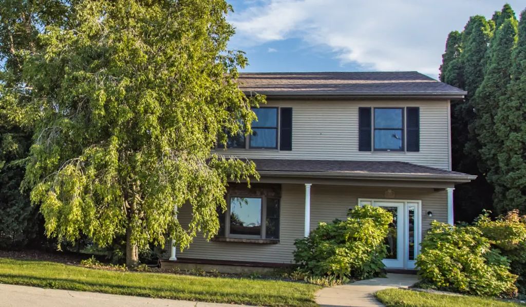 101 W Chippewa Street, Dwight