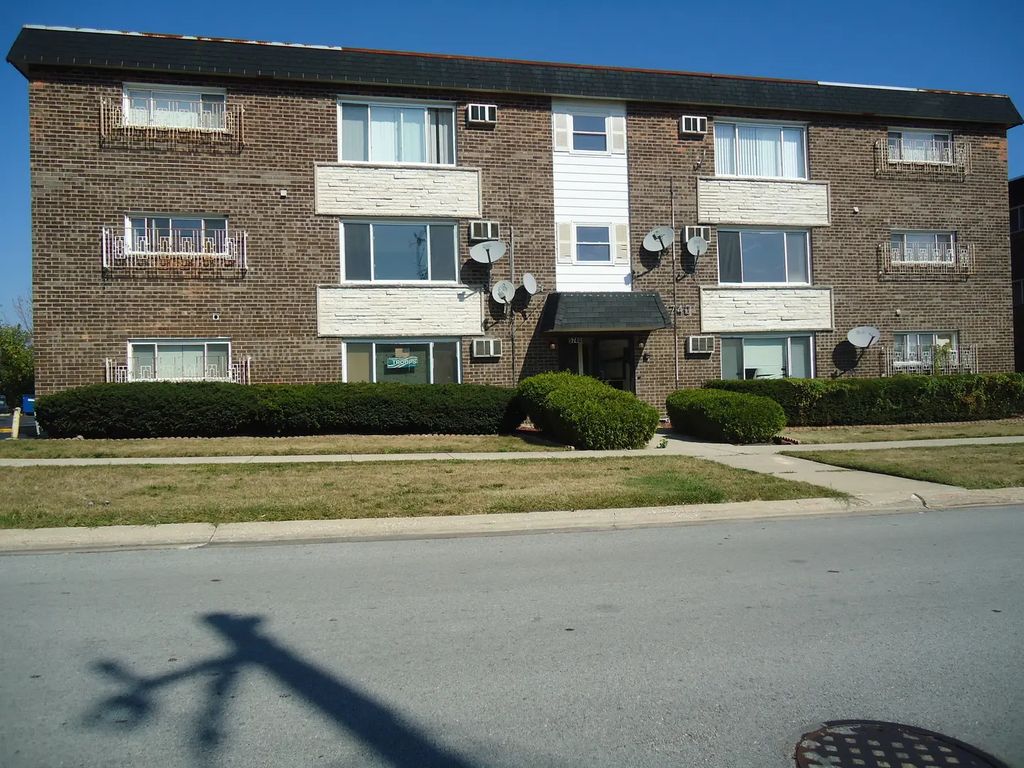 5740 W 108th Street 2d, Chicago Ridge