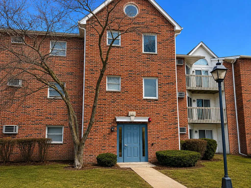 1343 Cunat Court 3f, Lake In The Hills