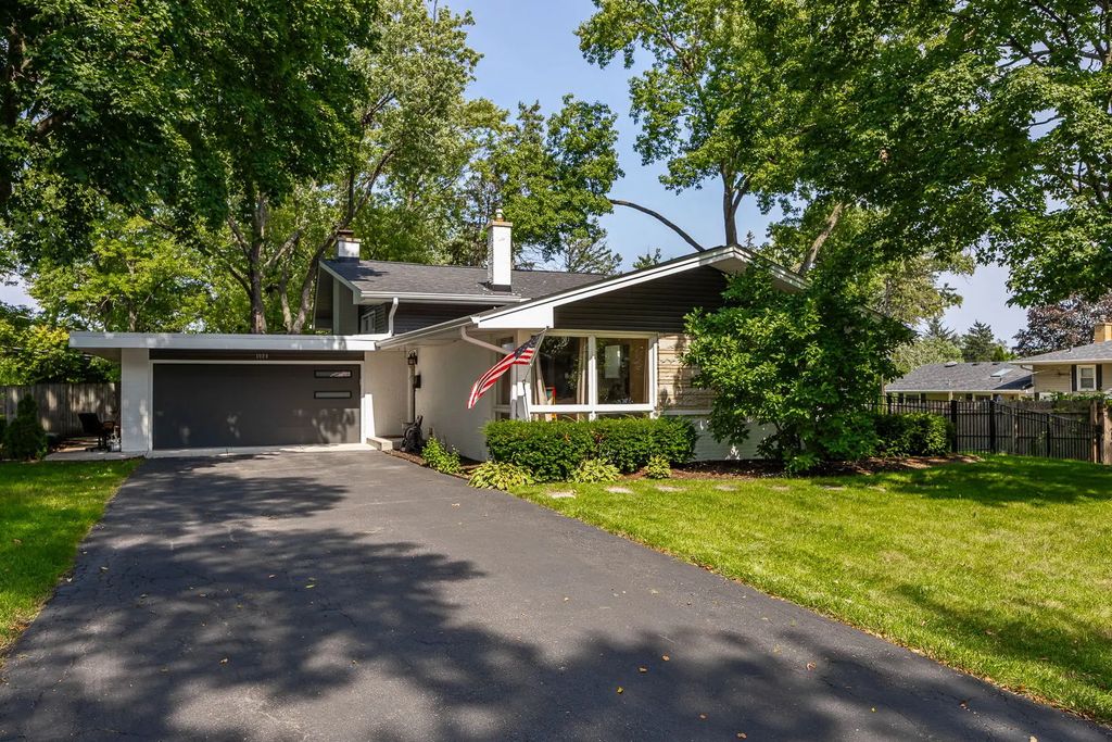 1024 Catalpa Lane, Naperville