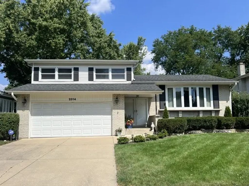 2314 E Lillian Lane, Arlington Heights
