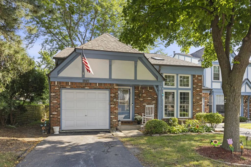14743 Lakeview Drive, Orland Park