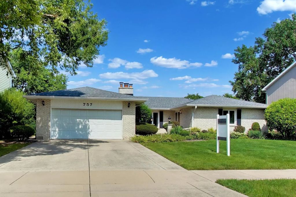 757 Oakwood Drive, Westmont