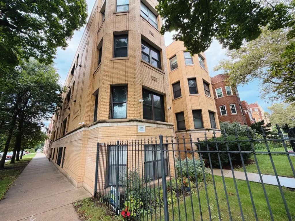 2222 W Rosemont Avenue 2e, Chicago, 60659