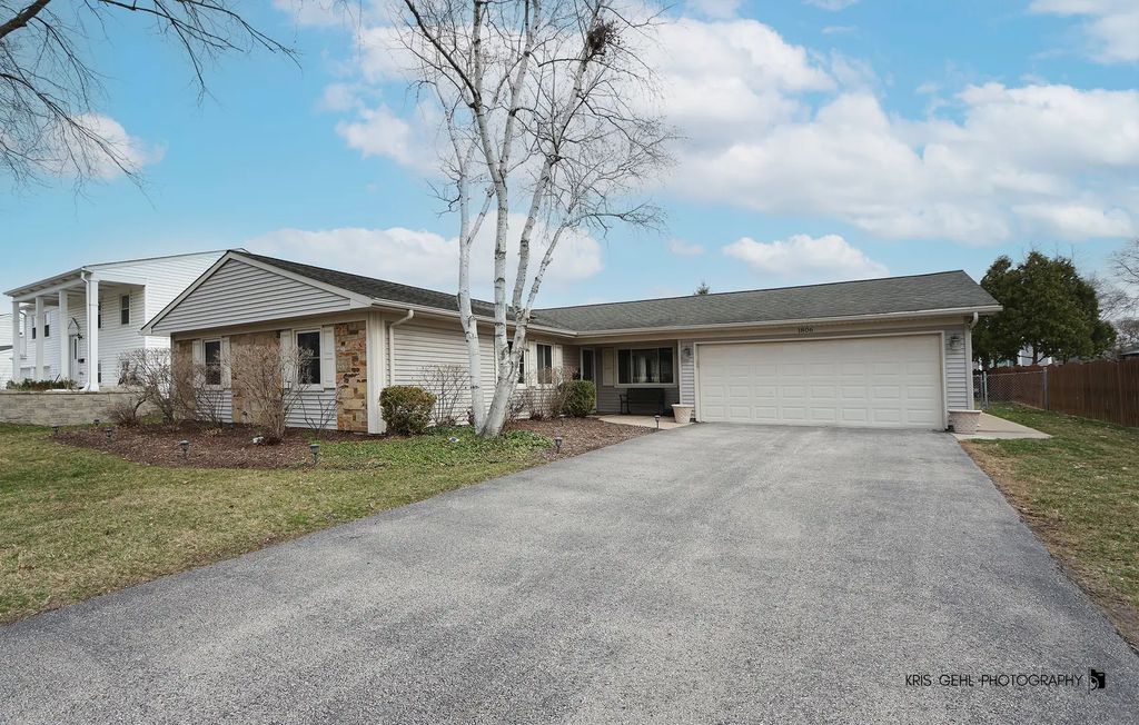 1806 Portsmouth Lane, Schaumburg