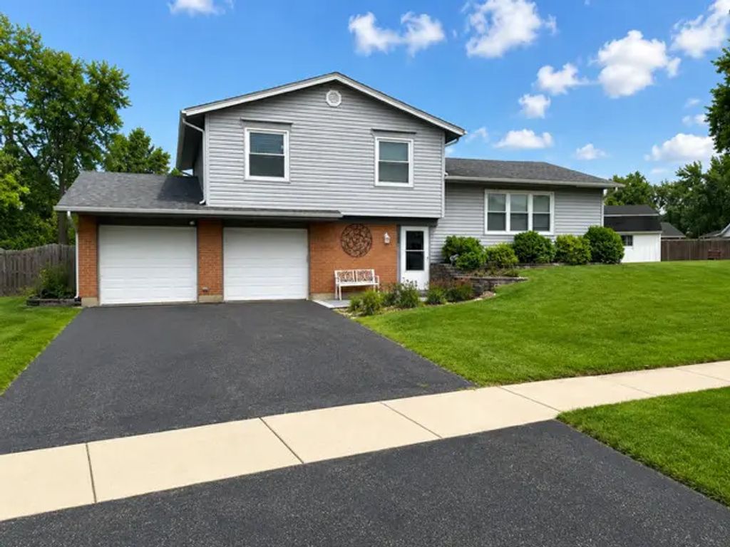 425 Ardglass Court, Bolingbrook