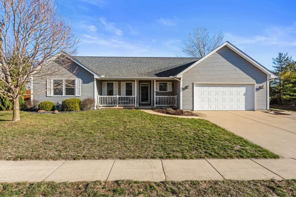 1202 Edgeview Drive, Mahomet